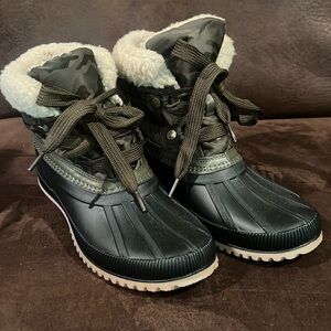 Maurice’s duck boots